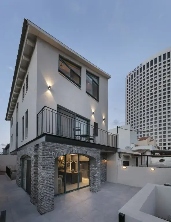 בית בן 4 קומות במזרח תל אביב עיצוב ותכנון פזית שביט, באדיבות כוכב אלומיניום. אלעד גונן, 