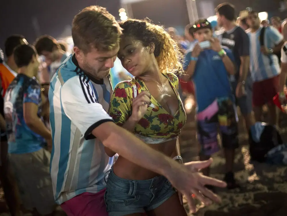 אוהדי נבחרת ארגנטינה חוגגים עלייה לגמר