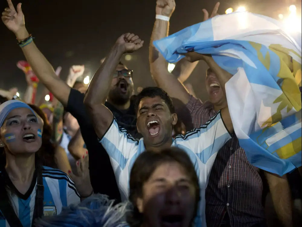 אוהדי נבחרת ארגנטינה חוגגים עלייה לגמר