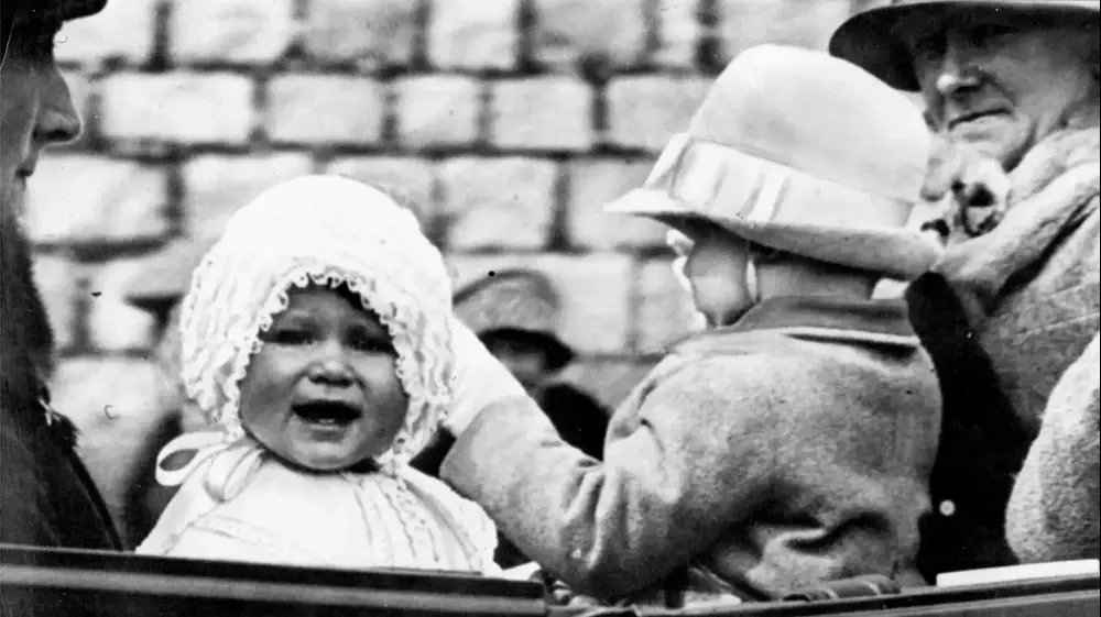 הבריטים מתכוננים ליום שאחרי אליזבת - ולא רואים יורש ...