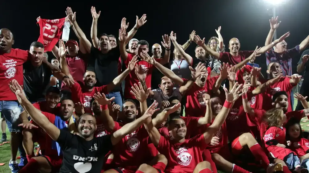 שחקני הפועל חדרה חוגגים שחקני הפועל חדרה חוגגים