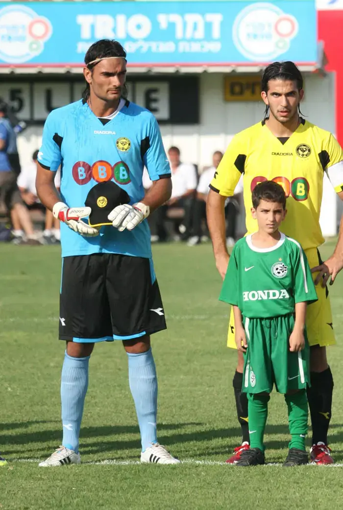 שחקני מכבי נתניה אוראל דגני עם אלכס מרטינוביץ'
