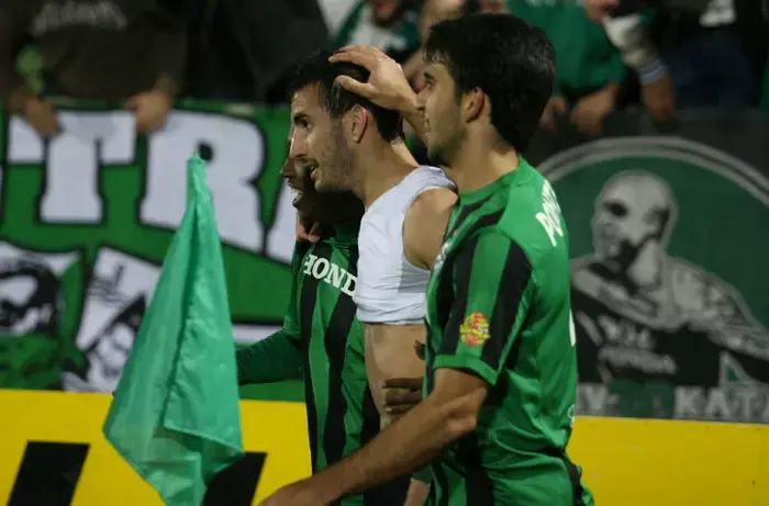 אוראל דגני (מימין), אלון תורג'מן, טאלב טואטחה שחקני מכבי חיפה