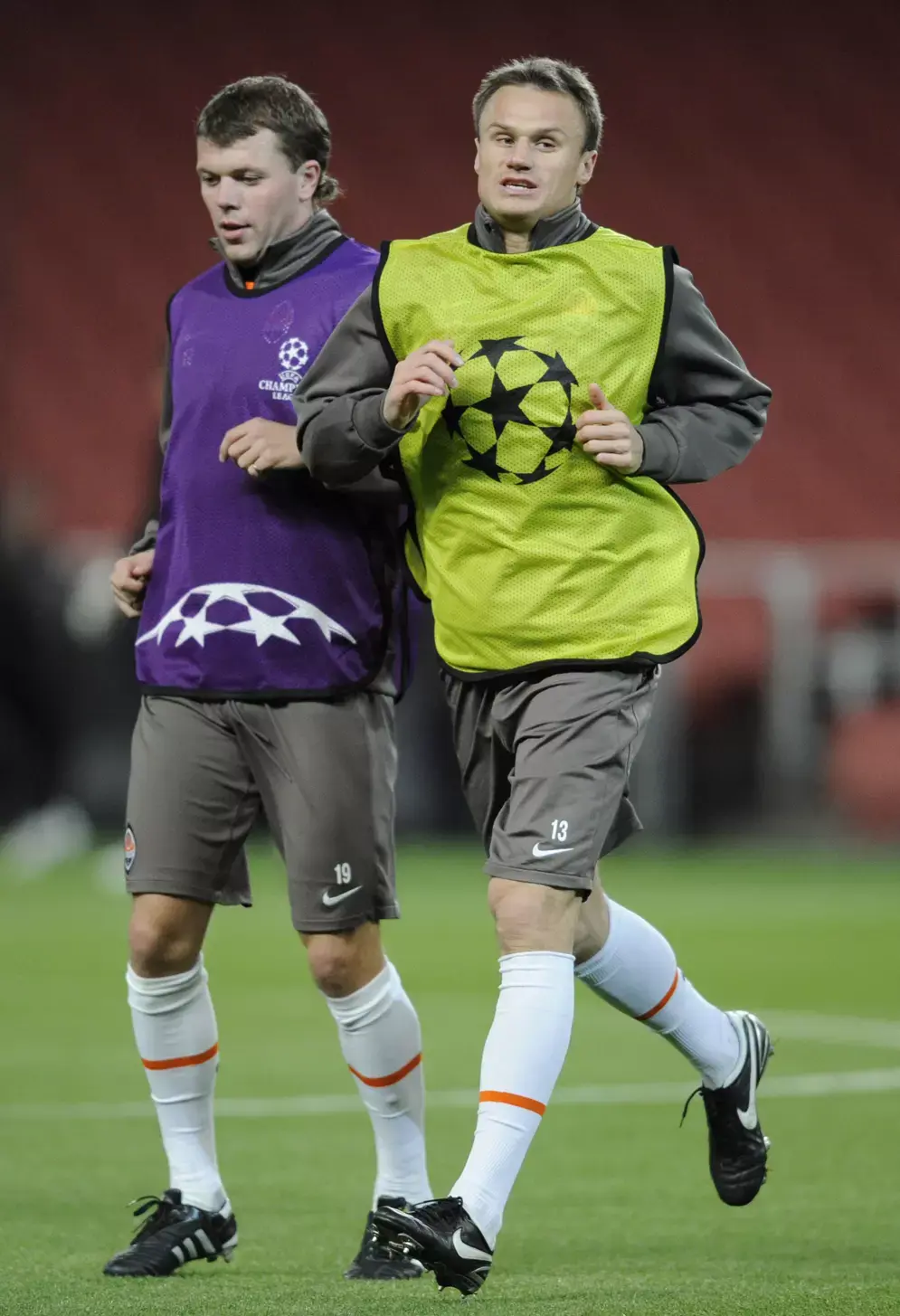 שחקני שחטאר דונייצק, ויאצ'סלב שבצ'וק (ימין) עם אלכסיי גאי