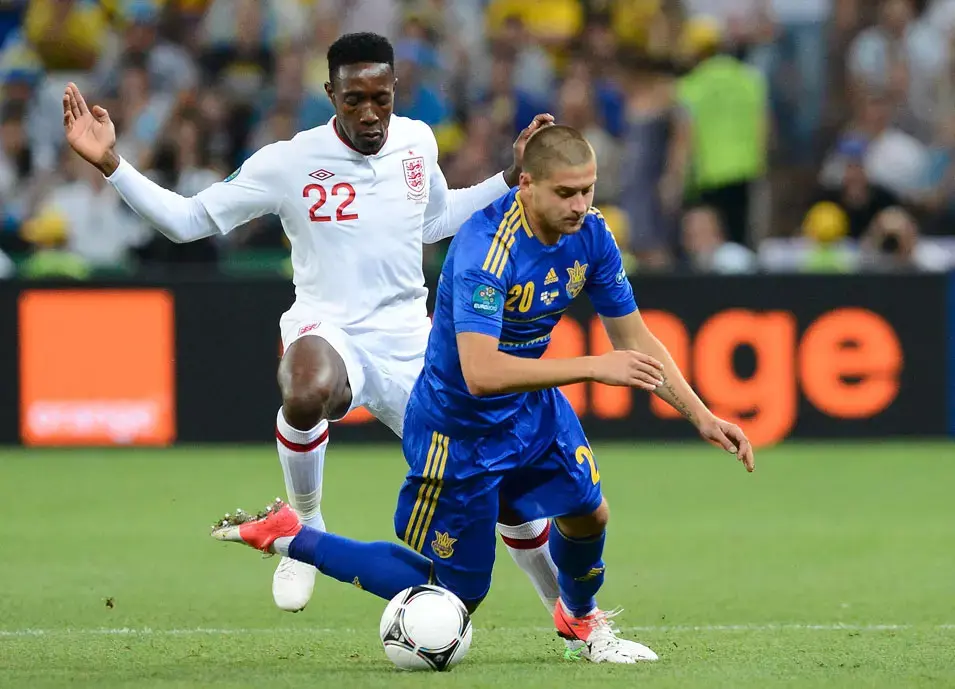 שחקן נבחרת אנגליה דני וולבק מול שחקן נבחרת אוקראינה ירוסלאב ראקיצקי