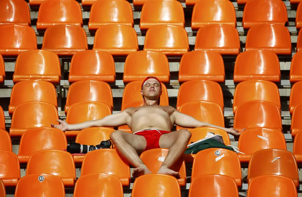 אוהד בודד באיצטדיון לוז'ניקי, מוסקבה