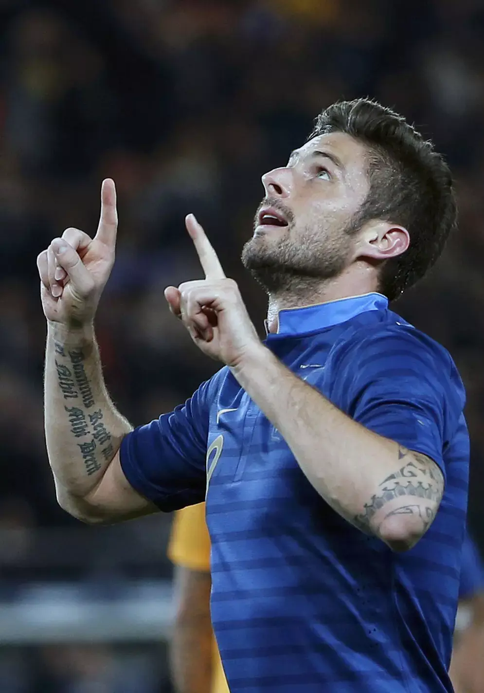 שחקן נבחרת צרפת אוליבייה ז'ירו חוגג