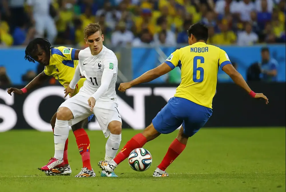 אנטואן גריזמן שחקן נבחרת צרפת בין שחקני נבחרת אקוודור