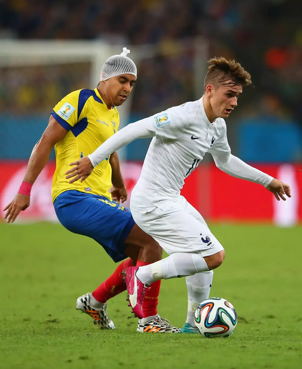 אנטואן גריזמן שחקן צרפת מול כריסטיאן נובואה שחקן אקוודור