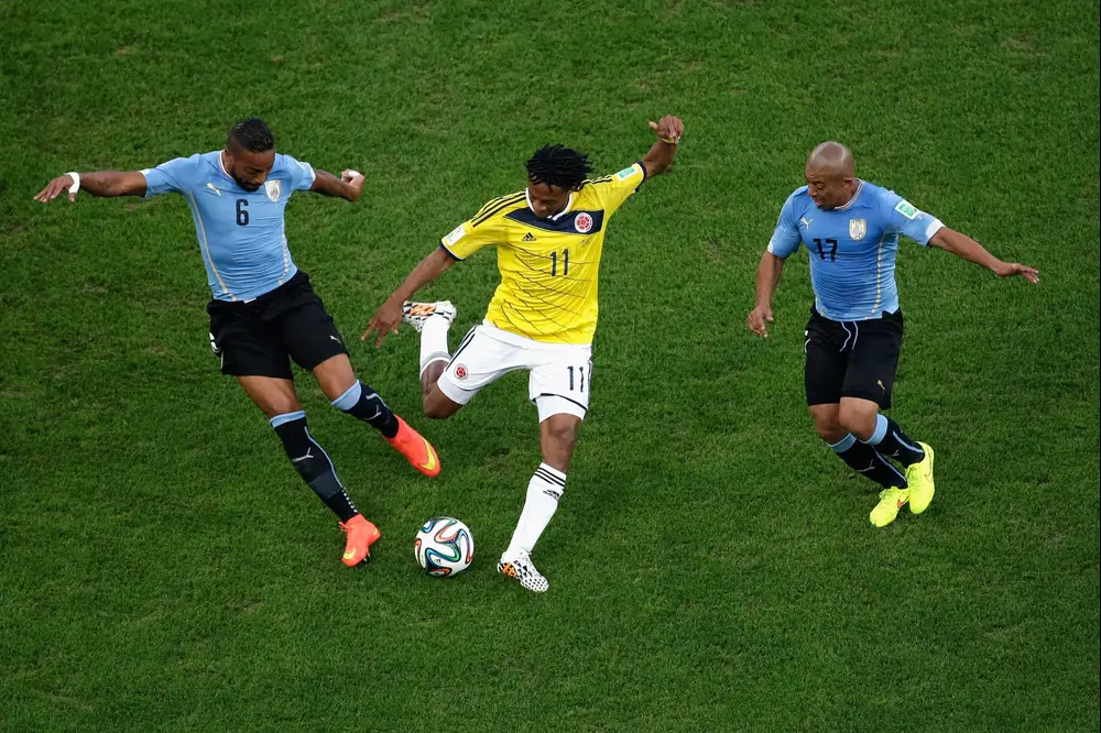 חואן קואדרדו שחקן קולומביה מול אלברו פריירה