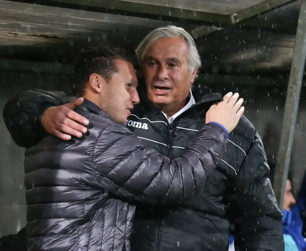 מאמן מכבי נתניה, יוסי מזרחי, עם מאמן עירוני קרית שמונה, ברק בכר