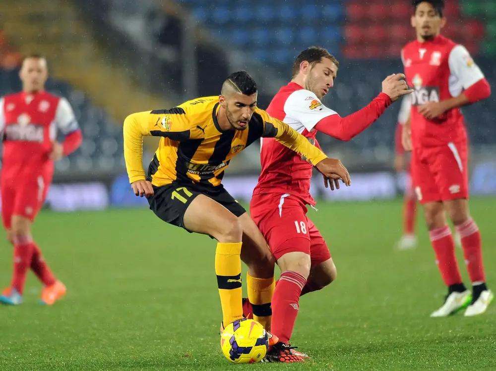 עלי עוסמאן שחקן בני סכנין מול לידור כהן שחקן בית"ר ירושלים