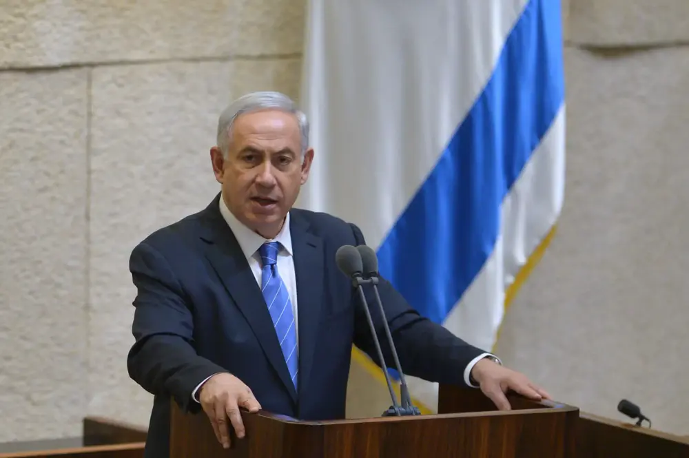 עגורים באגם החולה ותחרות גלישת גלים בחופי נתניה - וואלה! חדשות