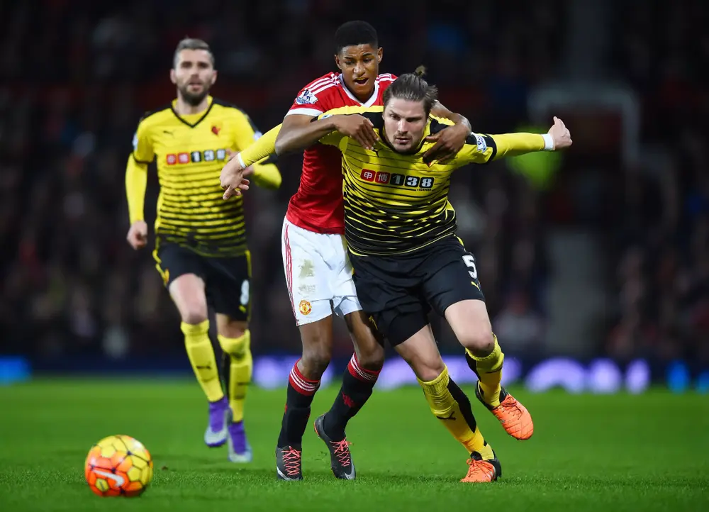 שחקן מנצ'סטר יונייטד מרכוש רשפורד מול שחקן ווטפורד סבסטיאן פרודל