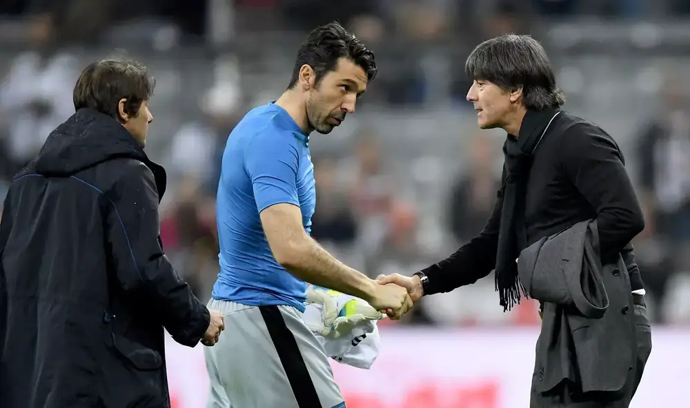 יואכים לב מאמן נבחרת גרמניה (ימין) עם ג'אנלואיג'י בופון שוער נבחרת איטליה