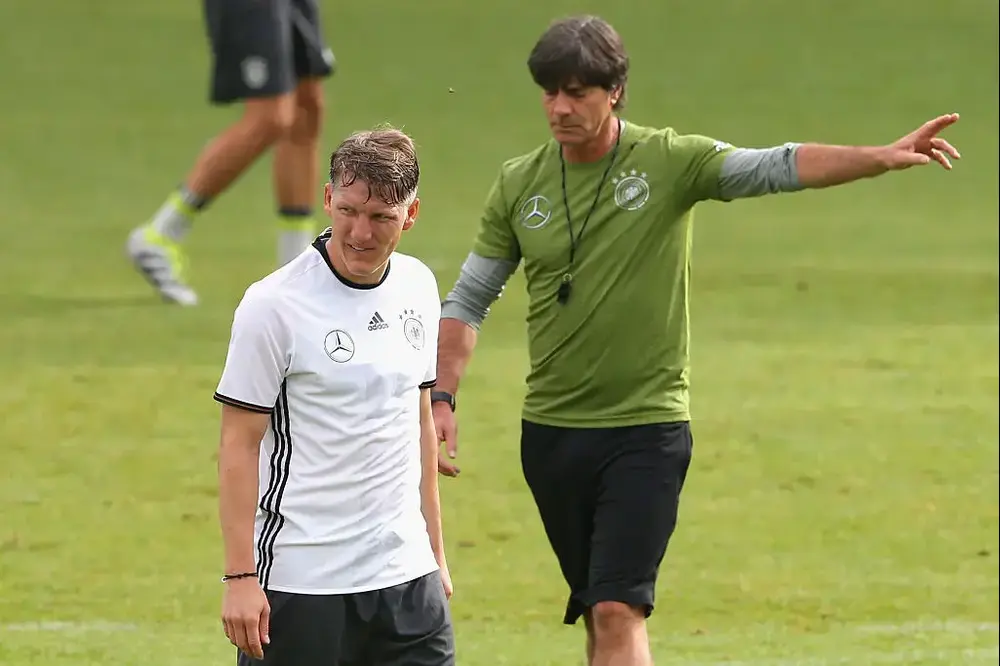 יואכים לב מאמן נבחרת גרמניה עם בסטיאן שווינשטייגר