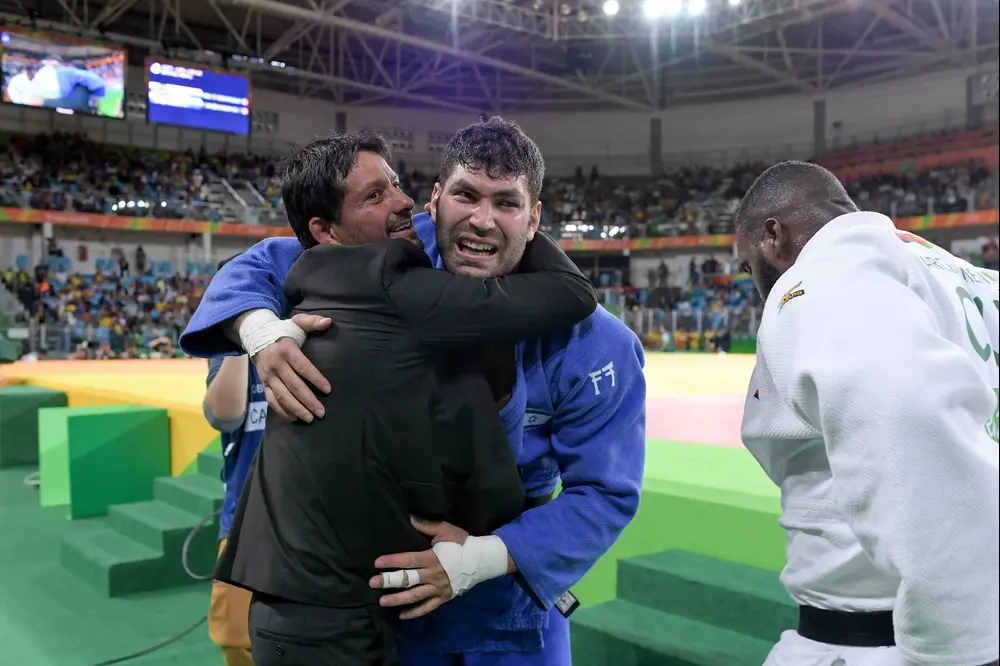 הג'ודוקא הישראלי אורי ששון עם אורן סמדג'ה