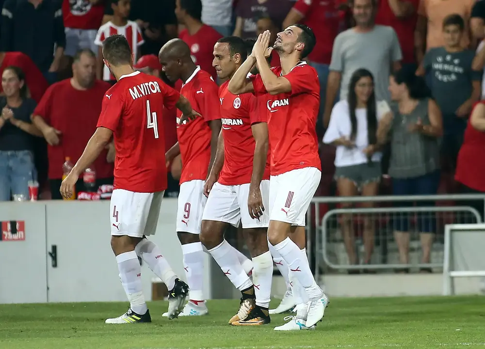 דן איינבינדר שחקן הפועל באר שבע חוגג שער