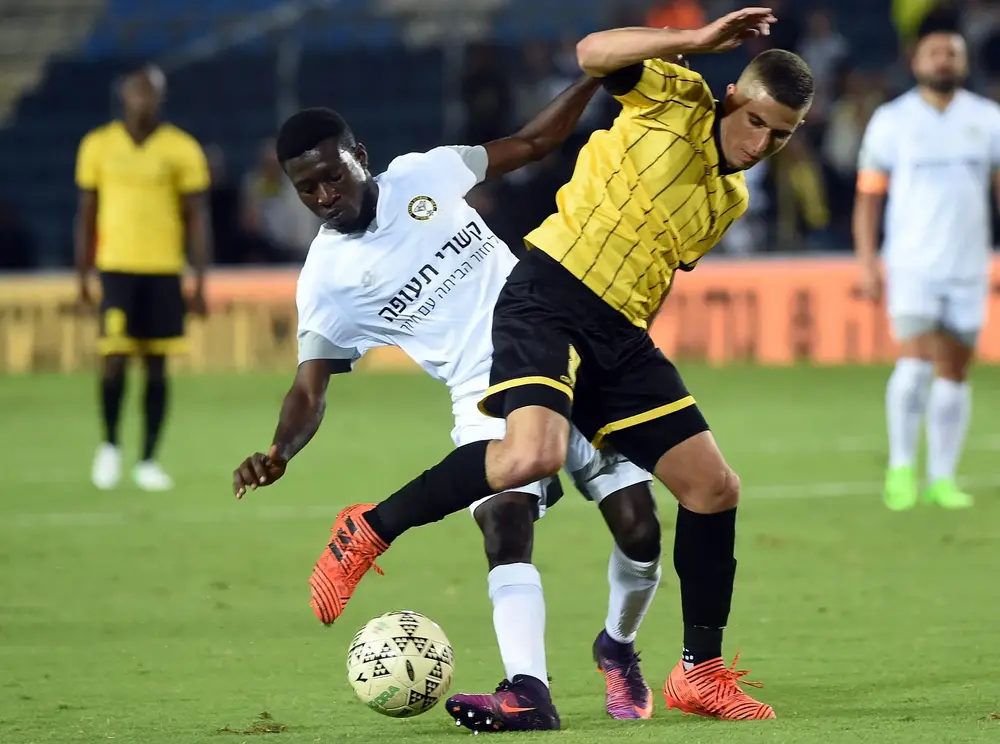 שחקן בית"ר ירושלים, עידן ורד, מול עלי מוחמד, שחקן מכבי נתניה