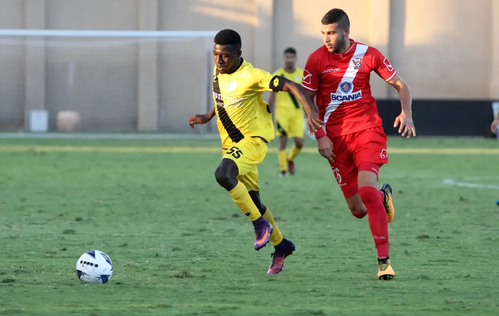 שחקן בני סכנין, תאמבי סגס, מול שחקן מכבי נתניה, עלי מוחמד