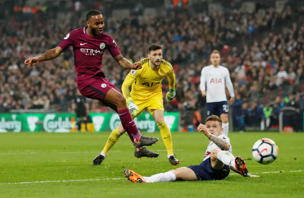 שחקן מנצ'סטר סיטי, ראחים סטרלינג, מול קירן טריפייר, שחקן טוטנהאם