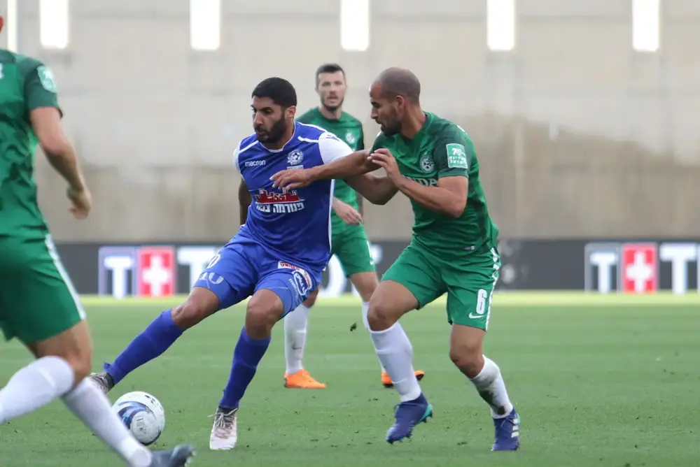 שחקן מכבי פתח תקוה, לידור כהן, מול שחקן מכבי חיפה, גל אלברמן