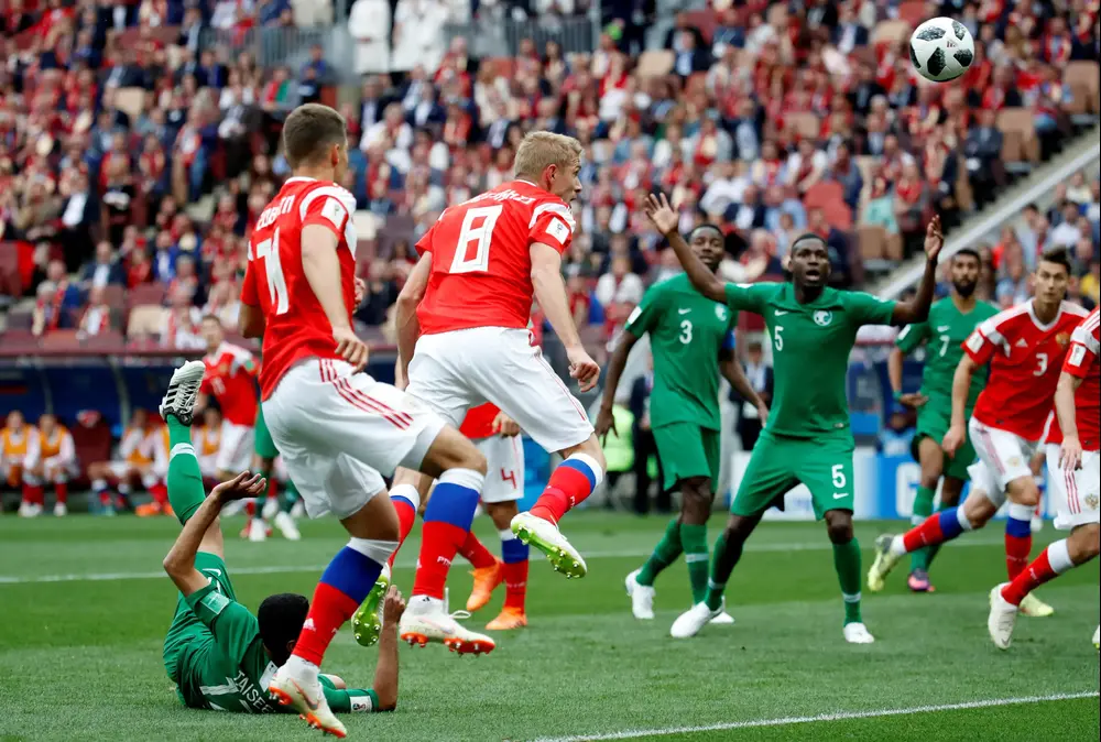 שחקן נבחרת רוסיה יורי גאזינסקי כובש