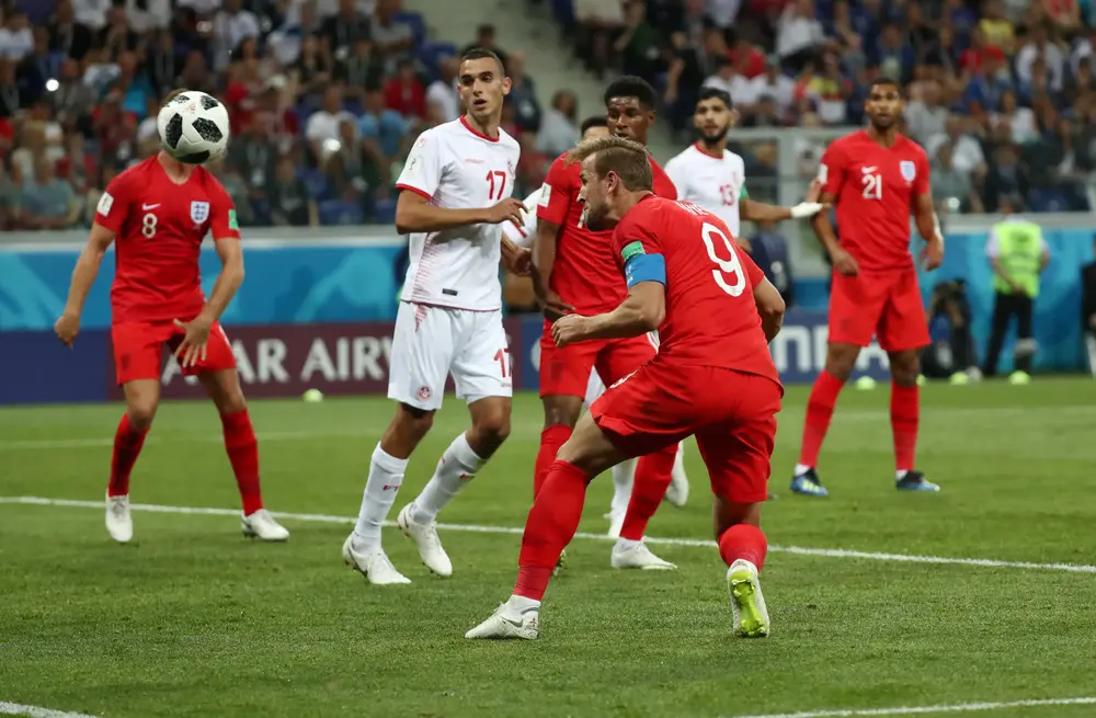 הארי קיין שחקן נבחרת אנגליה נוגח פנימה