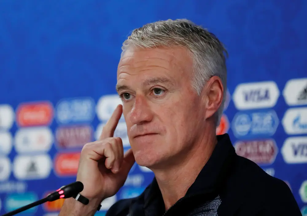 דידייה דשאן מאמן נבחרת צרפת במסיבת עיתונאים