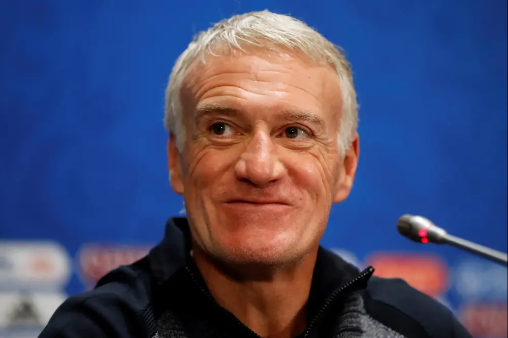 דידייה דשאן מאמן נבחרת צרפת במסיבת עיתונאים