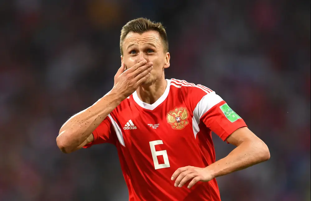 דניס צ'רישב שחקן נבחרת רוסיה חוגג