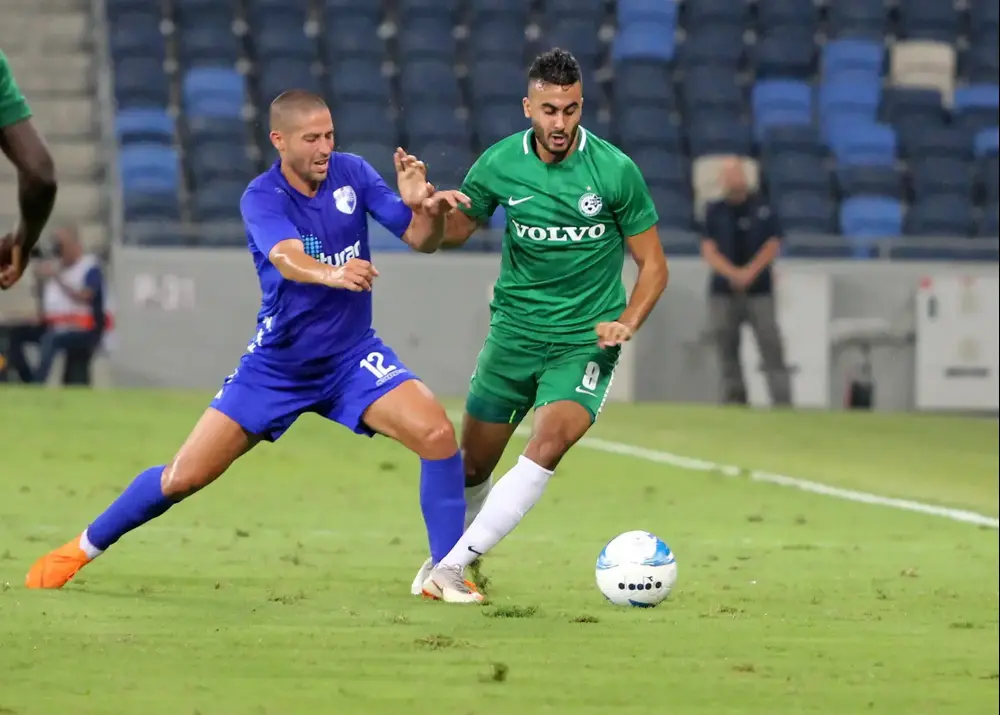 שחקן מכבי חיפה, מוחמד עוואד, מול שחקן עירוני קרית שמונה, חגי גולדנברג