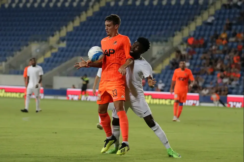 שחקן בני יהודה, ירדן שועה, לפני שחקן מ.ס אשדוד, לאונרד אווסו