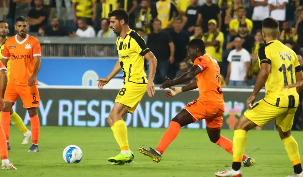 שלומי אזולאי שחקן בית"ר ירושלים לפני רמאריק אטו שחקן סקציה נס ציונה