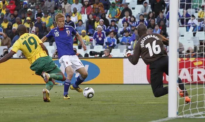 קייסוקה הונדה שחקן נבחרת יפן כובש מול קמרון