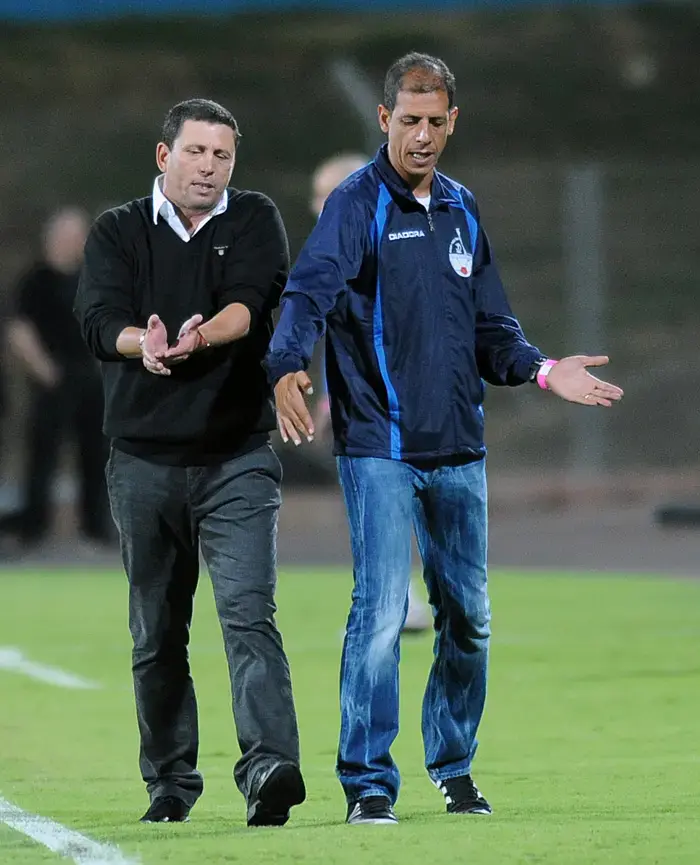 מאמן הפועל באר שבע, ניר קלינגר עם עוזרו, שמעון ביטון