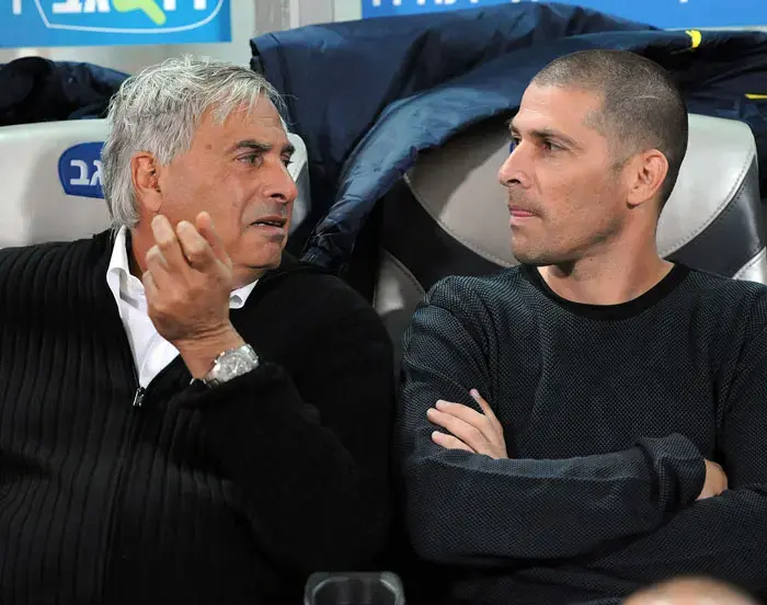 מנג'ר מכבי תל אביב, אבי נמני, עם מאמן הקבוצה, יוסי מזרחי