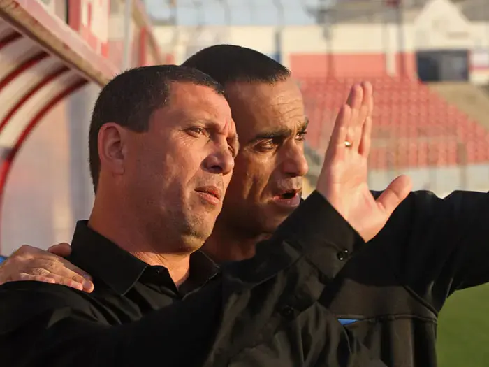 מאמן הפועל באר שבע ניר קלינגר עם מאמן השוערים, אסי רחמים