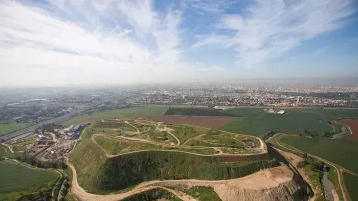 פח אשפה שהפך לשמורת טבע פעילויות קיץ בפארק אריאל שרון וואלה תיירות