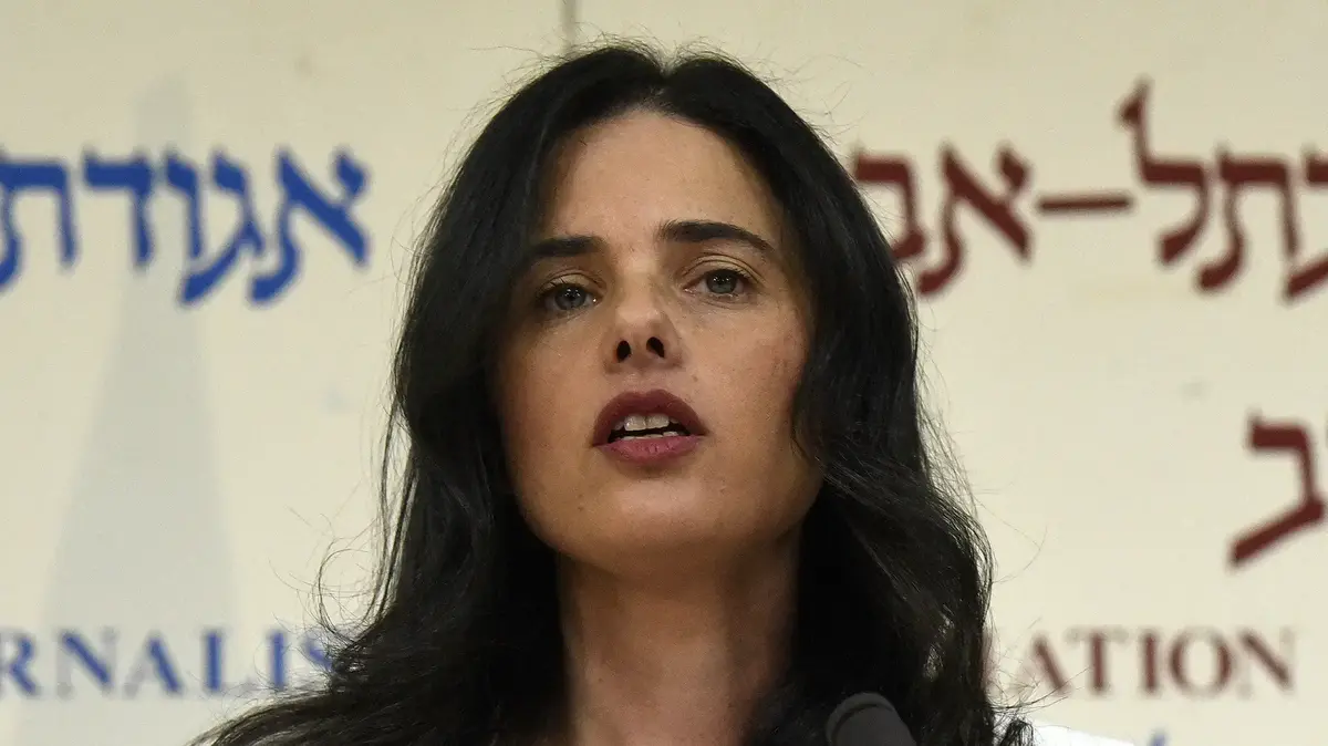 ×©×§×
