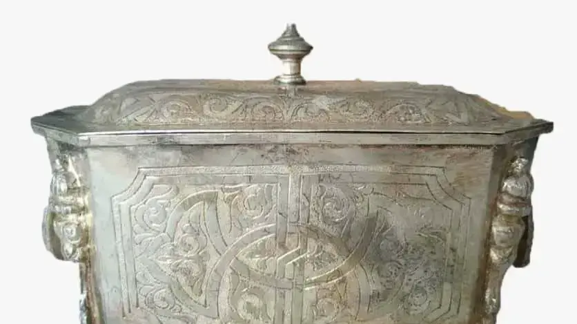 כלי טבק וקופסת אתרוג: כלים של הבאבא סאלי עומדים למכירה ...