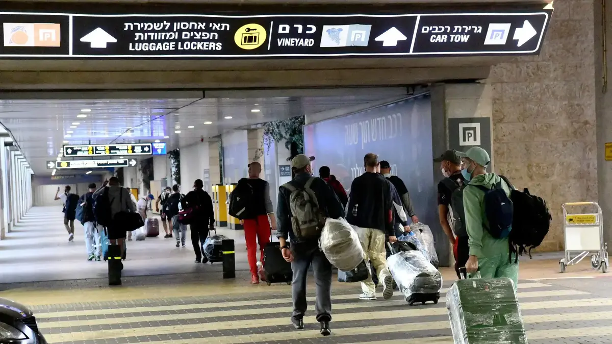 הרכבות והאוטובוסים יצומצמו, קניית כרטיסי טיסה - עד הסגר ...