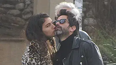 שלומית מלכה ויהודה לוי מתנשקים ברחוב - וואלה! סלבס