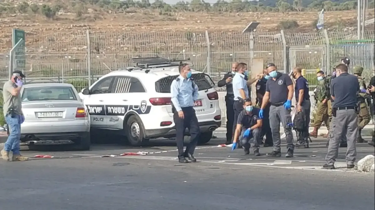 ×©× ×™ ×©×•×˜×¨×™× × ×¤×¦×¢×• ×§×œ ×'×¤×™×'×•×¢ ×