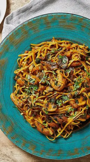 חן מזרחי ארוחת חג אסם. צילום: אפיק גבאי, סטיילינג: קינן בסל, 