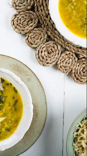 מרק ליום כיפור. צילום: אלון מסיקה, סטיילינג: יעל מגן, 