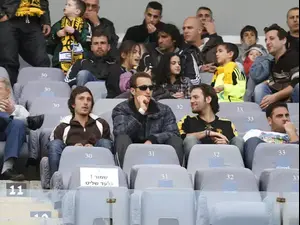 כסא שמור לגלעד שליט במחזור ליגת העל בכדורגל שהוקדש לו