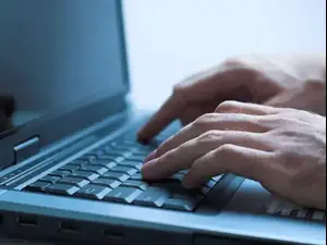 אשת תקשורת דתייה גילתה שמישהו מנהל צ אטים אירוטיים בשמה וואלה Tech