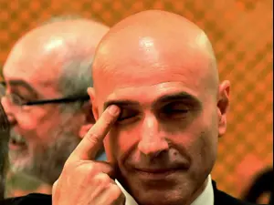 כניסה לישראל שלא כחוק: נפתח משפטם של אפי נוה ובת זוגו ...