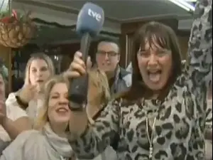כתבת זוכה בלוטו ומתפטרת בשידור חי. TVE, צילום מסך